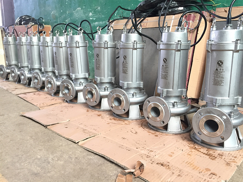 Незасоренный погружной канализационный насос